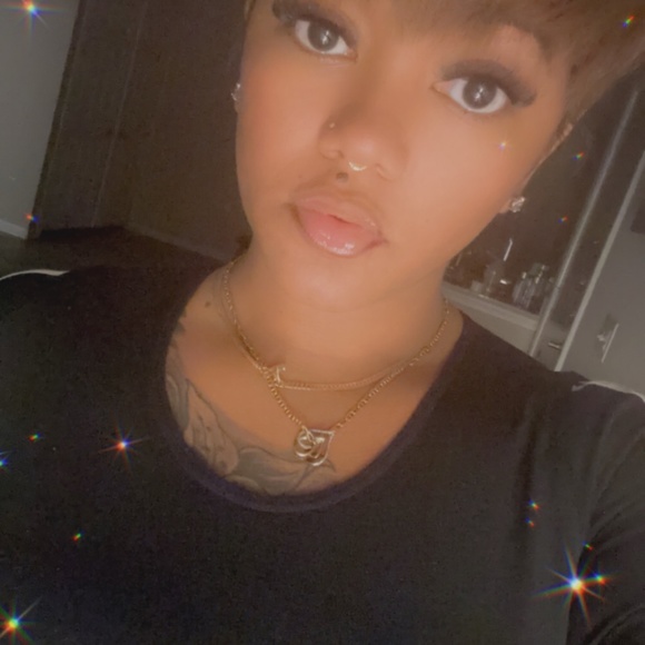 Meet your Posher, Leilani - Picture 2 of 2